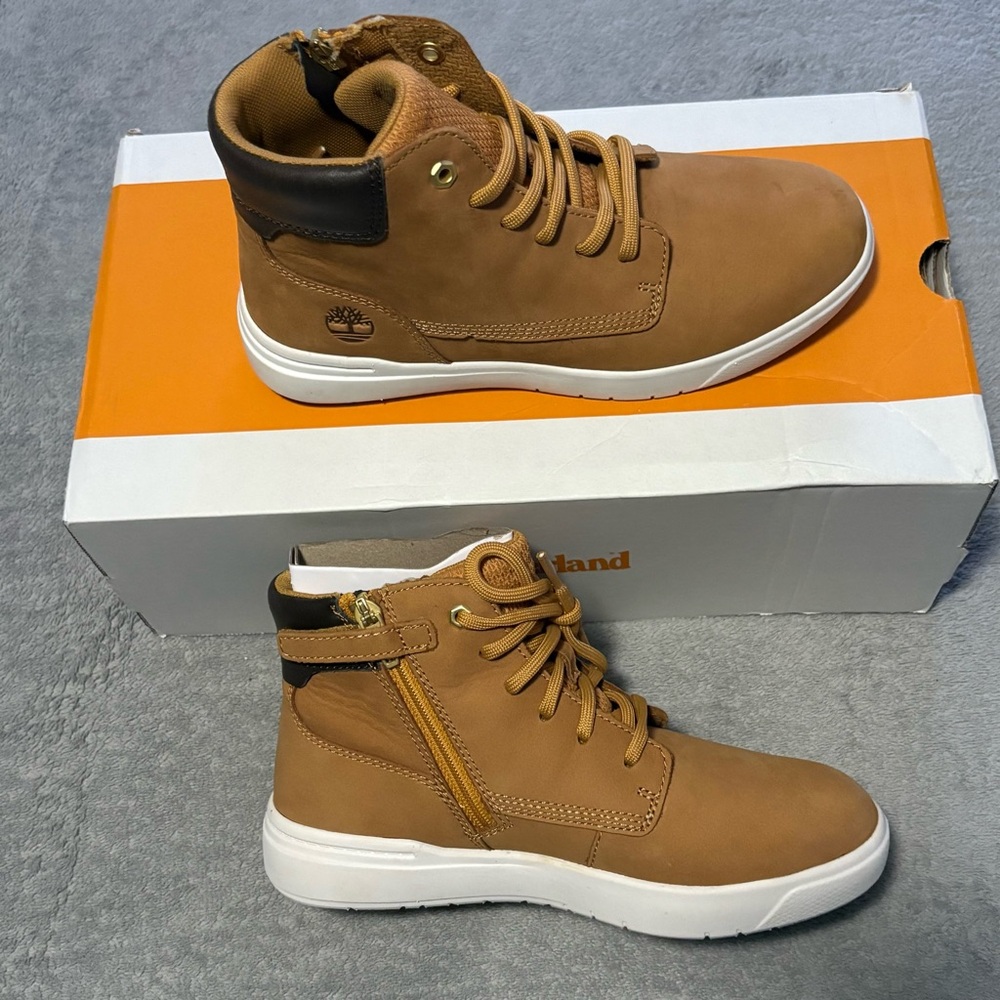 Timberland kids Seneca bay boots size 4 new in box